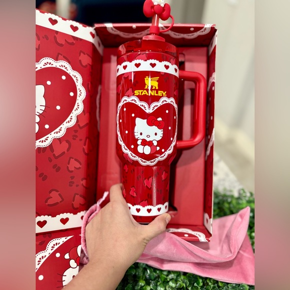 Customized Hello kitty stanley 40 oz - Picture 2 of 5